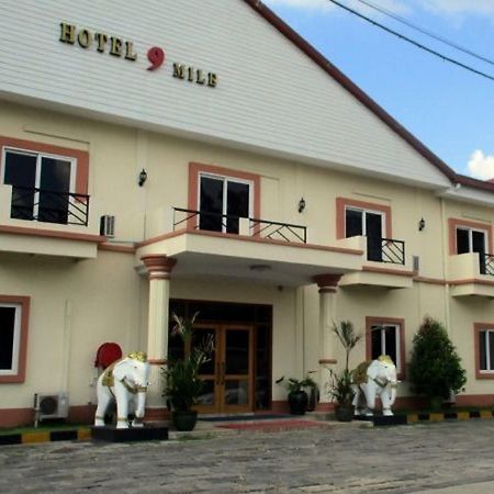 Hotel 9 Mile Янгон Екстер'єр фото
