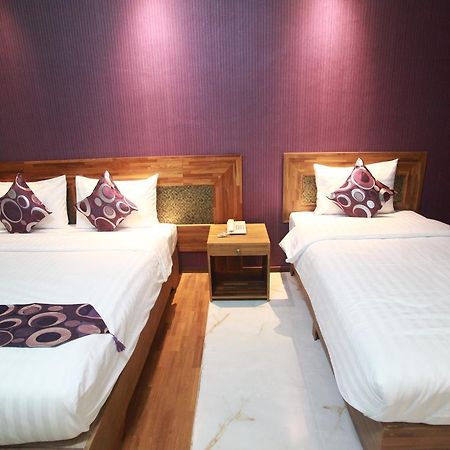 Hotel 9 Mile Янгон Екстер'єр фото
