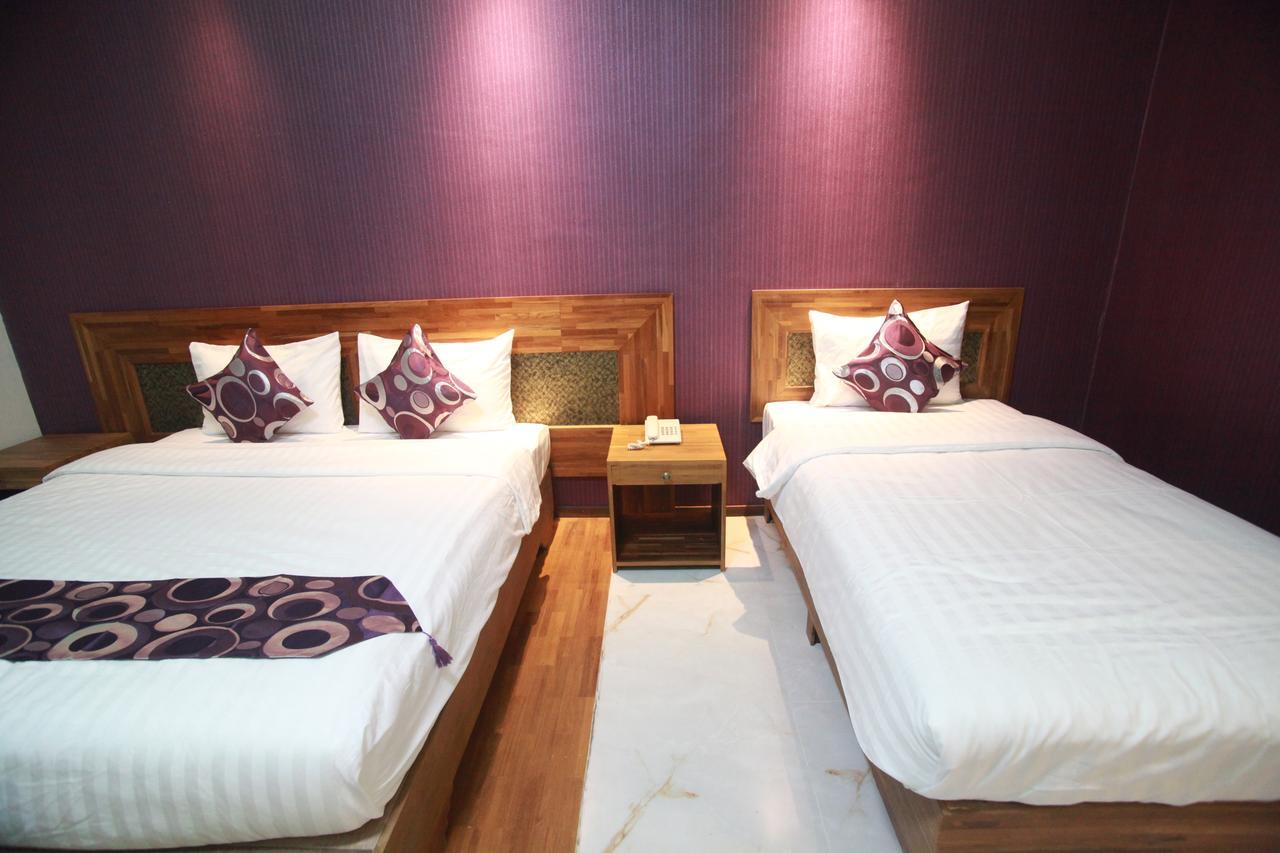 Hotel 9 Mile Янгон Екстер'єр фото