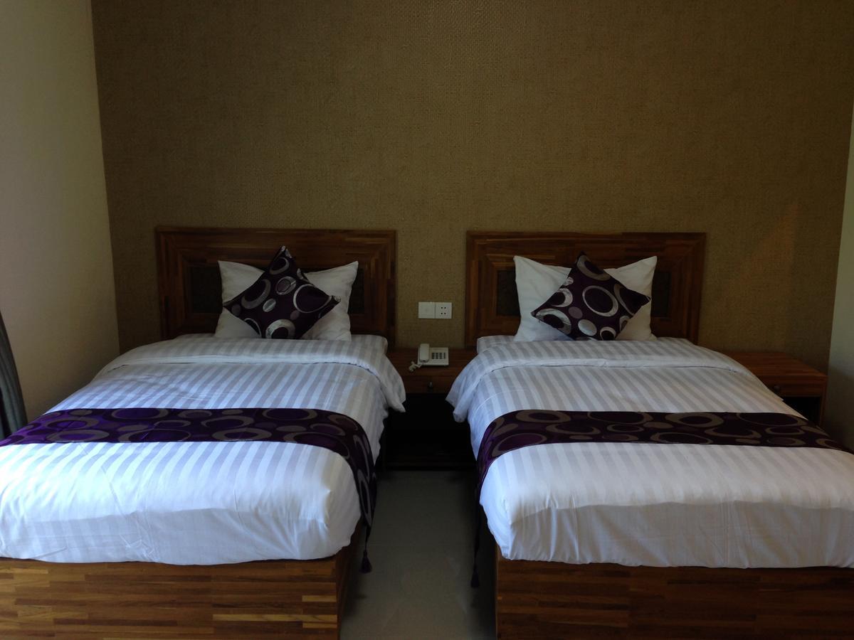Hotel 9 Mile Янгон Екстер'єр фото