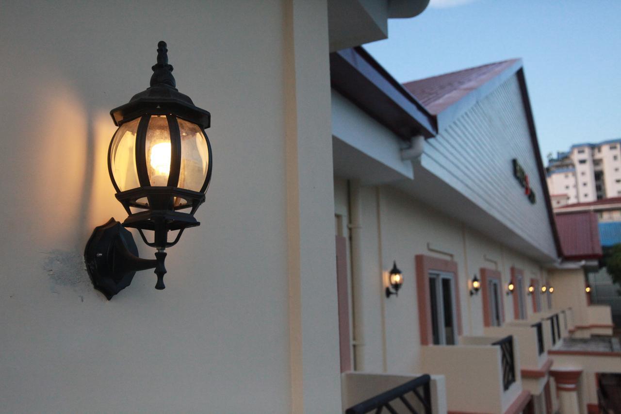 Hotel 9 Mile Янгон Екстер'єр фото